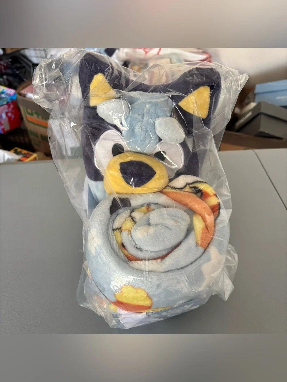 Bluey Kids Plush hugger with Soft cozy Throw Blanket sets 40x50 NEW